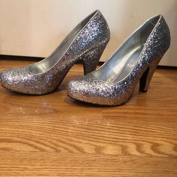 Sparkly heels! - Picture 3 of 3